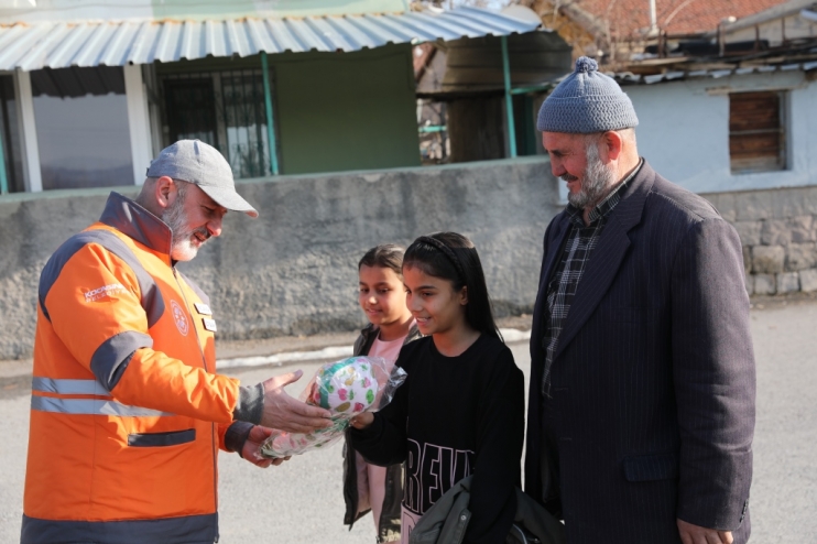 BAŞKAN ÇOLAKBAYRAKDAR, DEPREMDE HASAR GÖREN YAPILARIN YIKIM ÇALIŞMALARINI KONTROL ETTİ