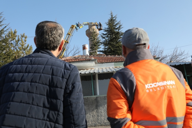 BAŞKAN ÇOLAKBAYRAKDAR, DEPREMDE HASAR GÖREN YAPILARIN YIKIM ÇALIŞMALARINI KONTROL ETTİ