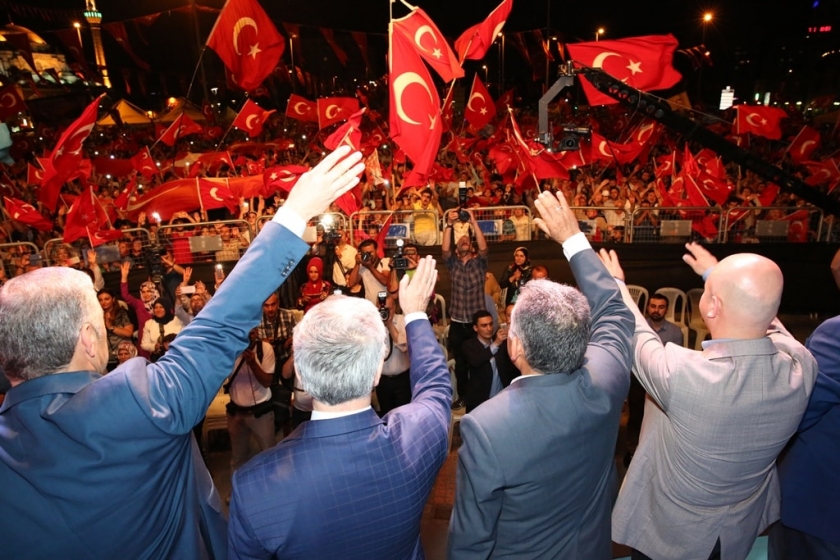 ÇOLAKBAYRAKDAR “DEMOKRASİ NÖBETİ YÜREĞİMİZDE DEVAM EDECEK”