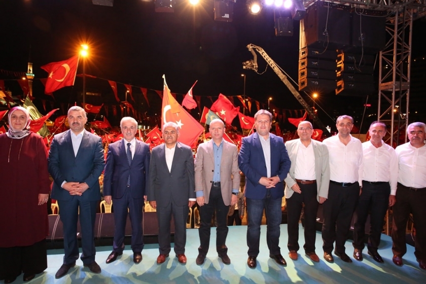 ÇOLAKBAYRAKDAR “DEMOKRASİ NÖBETİ YÜREĞİMİZDE DEVAM EDECEK”