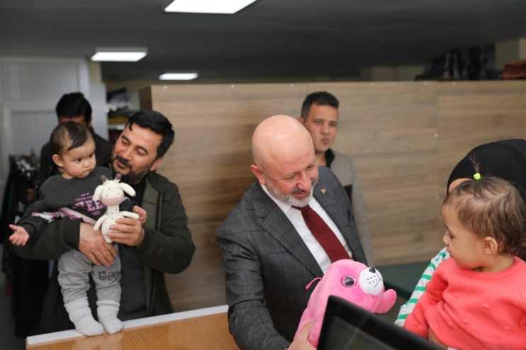 BAŞKAN ÇOLAKBAYRAKDAR; “DUALARIMIZ VE YÜREĞİMİZ, DEPREMZEDE KARDEŞLERİMİZLE”