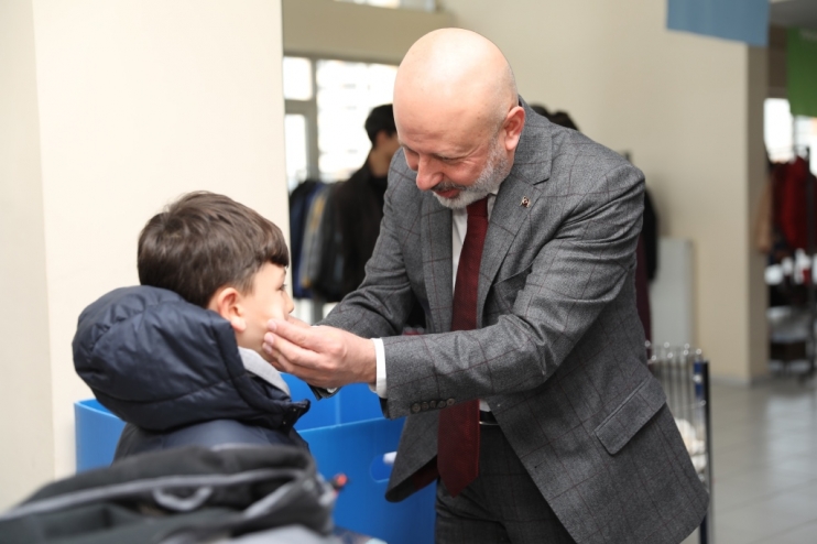 BAŞKAN ÇOLAKBAYRAKDAR; “DUALARIMIZ VE YÜREĞİMİZ, DEPREMZEDE KARDEŞLERİMİZLE”