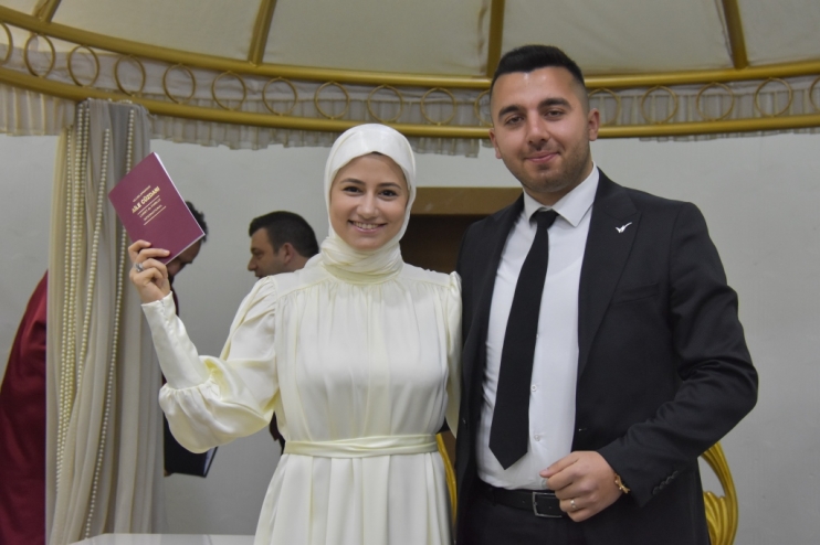 KOCASİNAN’DA BİR GÜNDE 23 ÇİFT, MUTLU YUVALARIN TEMELİNİ ATTI