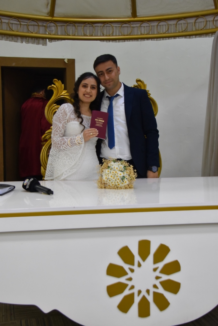 KOCASİNAN’DA BİR GÜNDE 23 ÇİFT, MUTLU YUVALARIN TEMELİNİ ATTI