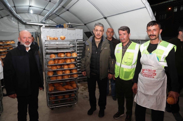 BAŞKAN ÇOLAKBAYRAKDAR; “MOBİL FIRIN İLE HER GÜN 16 BİN SICAK EKMEK DAĞITIYORUZ”