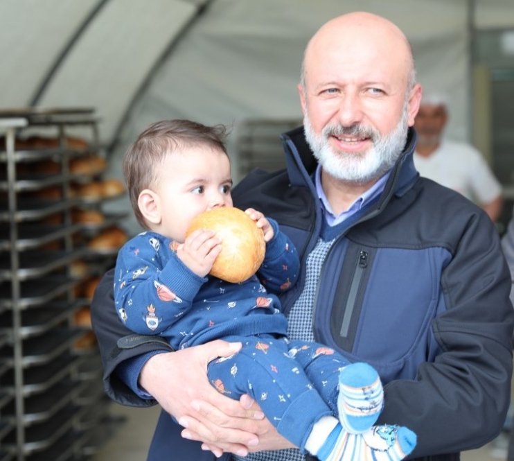 BAŞKAN ÇOLAKBAYRAKDAR’A MOBİL FIRIN TEŞEKKÜRÜ