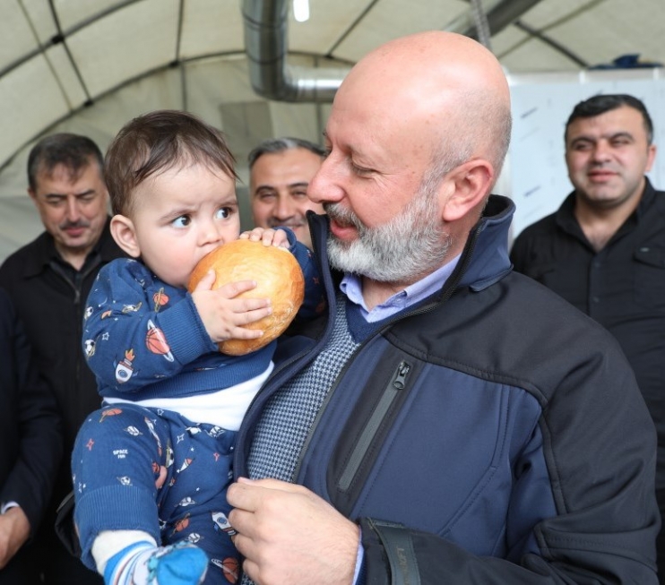 BAŞKAN ÇOLAKBAYRAKDAR; “DEPREMZEDE ÇOCUKLARIMIZIN MUTLULUĞU, UMUT DOLU GELECEKTİR”