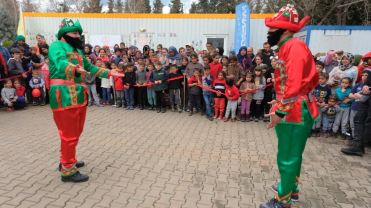 BAŞKAN ÇOLAKBAYRAKDAR; “DEPREMZEDE ÇOCUKLARIMIZIN MUTLULUĞU, UMUT DOLU GELECEKTİR”