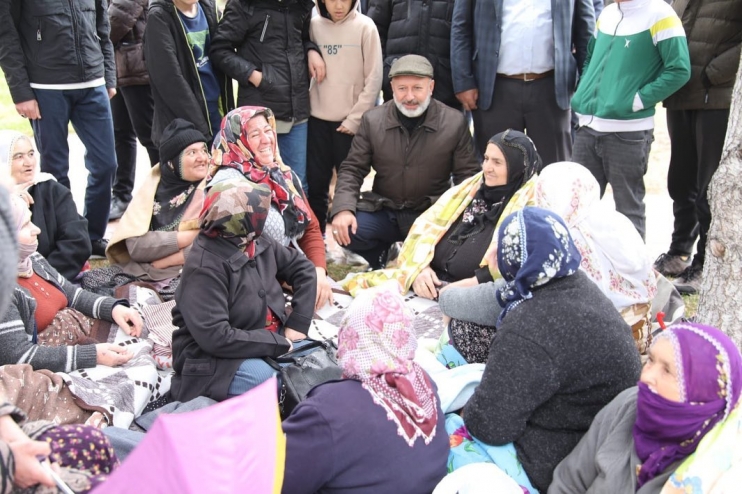 BAŞKAN ÇOLAKBAYRAKDAR, ŞÜKÜR SOFRASINDA VATANDAŞLARLA BİR ARAYA GELDİ