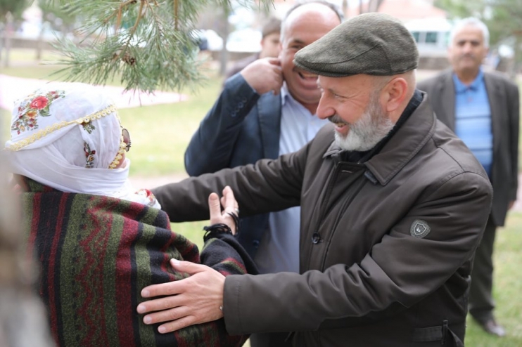 BAŞKAN ÇOLAKBAYRAKDAR, ŞÜKÜR SOFRASINDA VATANDAŞLARLA BİR ARAYA GELDİ