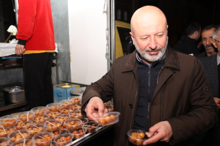 BAŞKAN ÇOLAKBAYRAKDAR, RAMAZANIN BEREKETİNİ VATANDAŞLARLA PAYLAŞIYOR