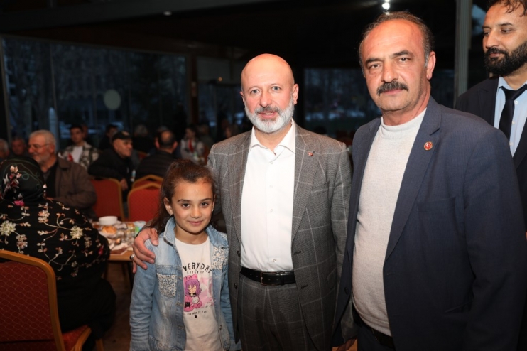 BAŞKAN ÇOLAKBAYRAKDAR, İFTARDA MUHTARLARLA BİR ARAYA GELDİ