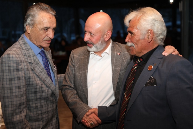 BAŞKAN ÇOLAKBAYRAKDAR, İFTARDA MUHTARLARLA BİR ARAYA GELDİ