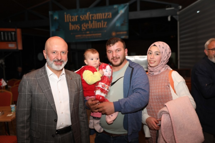 BAŞKAN ÇOLAKBAYRAKDAR, İFTARDA MUHTARLARLA BİR ARAYA GELDİ