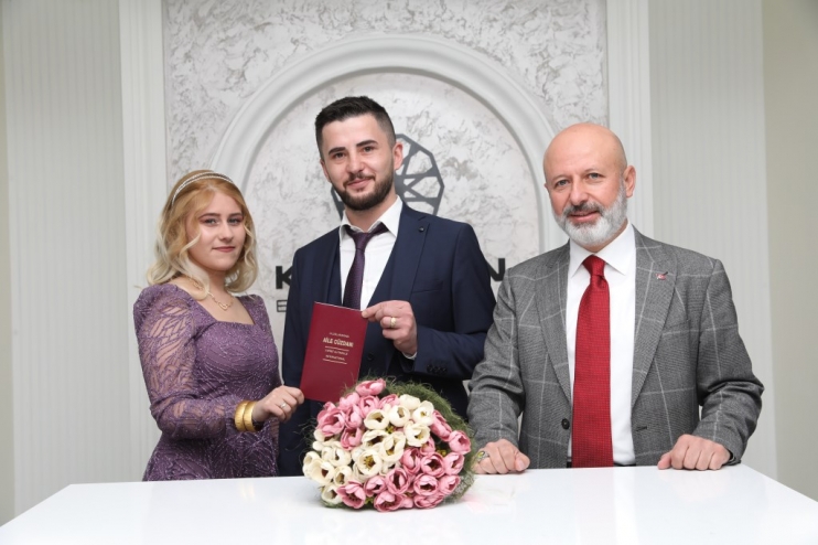 BAŞKAN ÇOLAKBAYRAKDAR; “ÇİFTLER, MUTLU BAŞLANGIÇLARINA YENİ NİKAH SALONUNDA  ‘EVET’ DİYECEK”