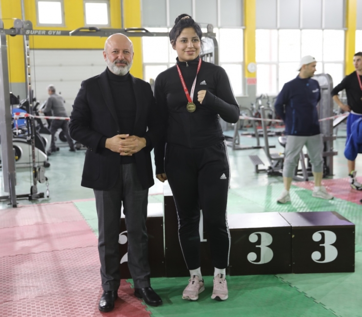 KOCASİNAN’IN BOKS SPORCULARI TÜRKMEN VE TAYYAR, TÜRKİYE İKİNCİSİ OLDU