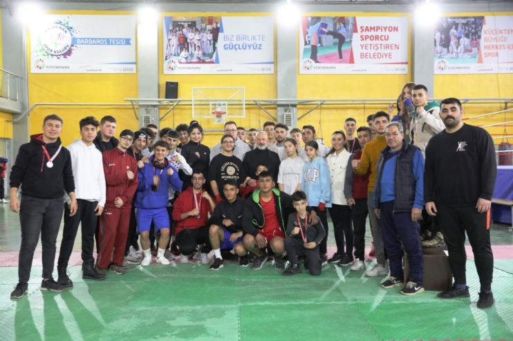 KOCASİNAN’IN BOKS SPORCULARI TÜRKMEN VE TAYYAR, TÜRKİYE İKİNCİSİ OLDU