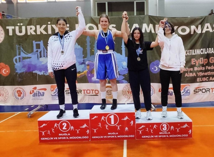 KOCASİNAN’IN BOKS SPORCULARI TÜRKMEN VE TAYYAR, TÜRKİYE İKİNCİSİ OLDU