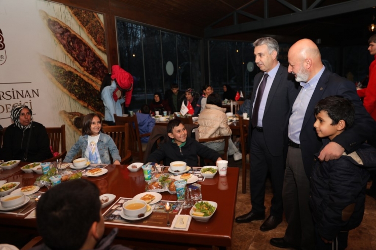 BAŞKAN ÇOLAKBAYRAKDAR, YETİM ÇOCUKLARLA İFTAR AÇTI