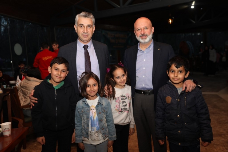 BAŞKAN ÇOLAKBAYRAKDAR, YETİM ÇOCUKLARLA İFTAR AÇTI