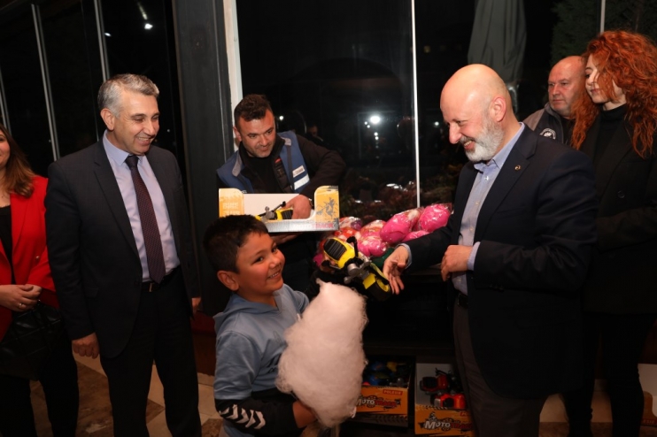 BAŞKAN ÇOLAKBAYRAKDAR, YETİM ÇOCUKLARLA İFTAR AÇTI