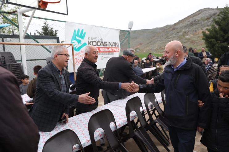 BAŞKAN ÇOLAKBAYRAKDAR, DEPREMZEDELERİN HEM DUASINI ALDI HEM DE GÖNLÜNÜ FETHETTİ