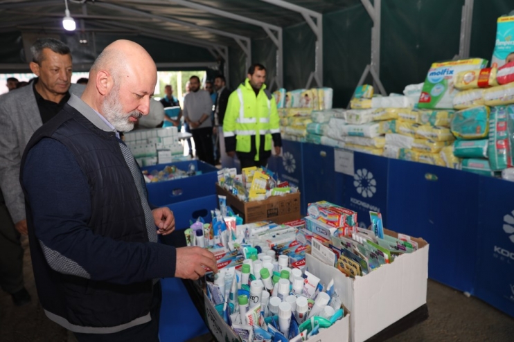 BAŞKAN ÇOLAKBAYRAKDAR, DEPREMZEDELER İÇİN BU SEFERDE SOSYAL MARKET’İ TÜRKOĞLU’NDA AÇTI