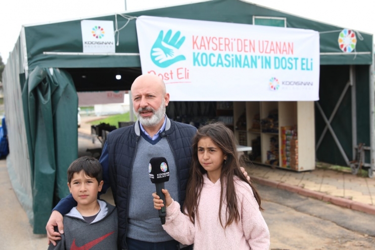 BAŞKAN ÇOLAKBAYRAKDAR, DEPREMZEDELER İÇİN BU SEFERDE SOSYAL MARKET’İ TÜRKOĞLU’NDA AÇTI