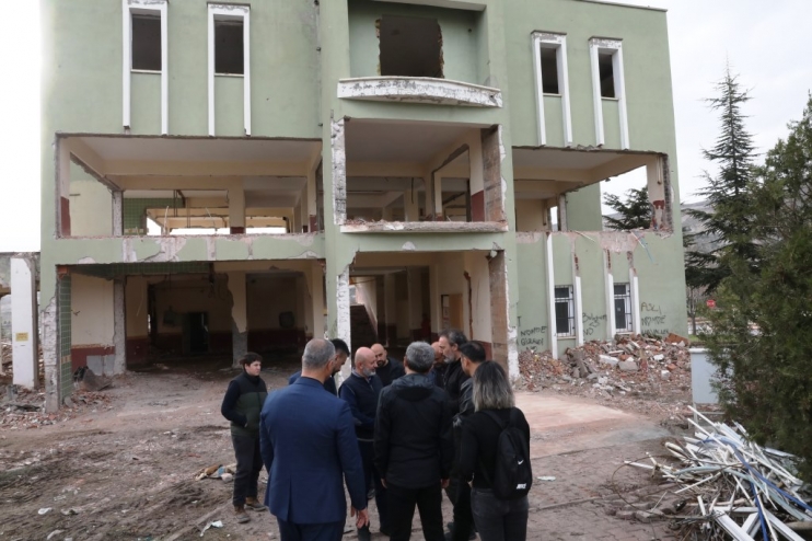 BAŞKAN ÇOLAKBAYRAKDAR; “MERKEZ, YENİ HALİYLE GENÇLERİN YENİ UĞRAK MEKÂNI OLACAK”