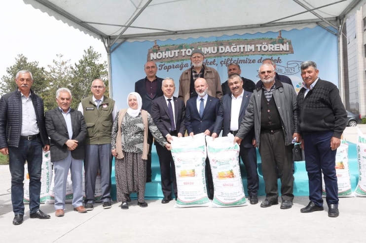 KOCASİNAN BELEDİYESİ, ÇİFTÇİYE BEYAZ SERTİFİKALI 15 TON TOHUM DAĞITTI