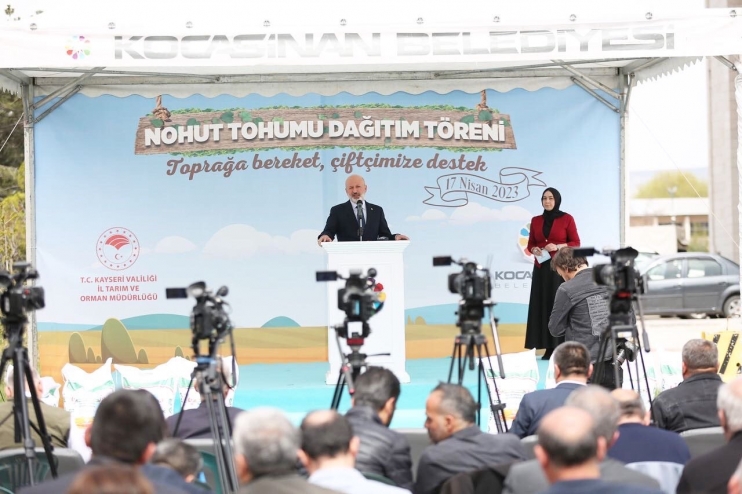 KOCASİNAN BELEDİYESİ, ÇİFTÇİYE BEYAZ SERTİFİKALI 15 TON TOHUM DAĞITTI