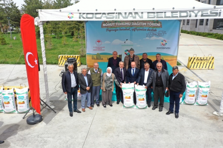 KOCASİNAN BELEDİYESİ, ÇİFTÇİYE BEYAZ SERTİFİKALI 15 TON TOHUM DAĞITTI