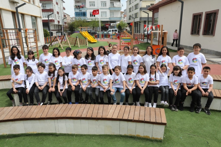 BAŞKAN ÇOLAKBAYRAKDAR; “TÜM DÜNYA ÇOCUKLARININ BAYRAMI KUTLU OLSUN”
