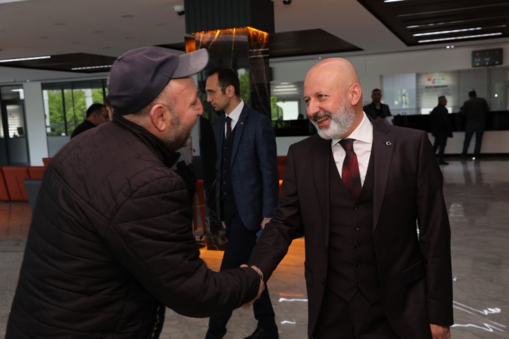 BAŞKAN ÇOLAKBAYRAKDAR, MESAİ ARKADAŞLARINA; “HER BİRİNİZ İSİMSİZ KAHRAMANLARSINIZ”DEDİ.