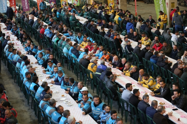 BAŞKAN ÇOLAKBAYRAKDAR, MESAİ ARKADAŞLARINA; “HER BİRİNİZ İSİMSİZ KAHRAMANLARSINIZ”DEDİ.