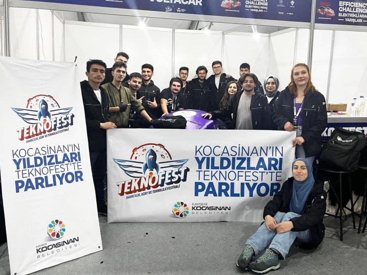 SELÇUK BAYRAKTAR VE BAKAN VARANK, KOCASİNANIN ARACI İLE İHASINA İMZASINI ATTI