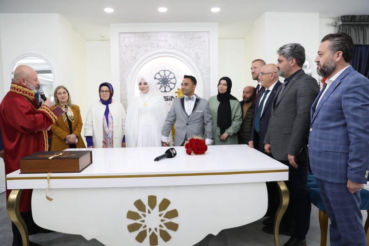 GENÇ ÇİFT,  MUTLULUĞA KOCASİNAN’IN YENİ NİKAH SALONU’NDA ‘EVET’ DEDİ