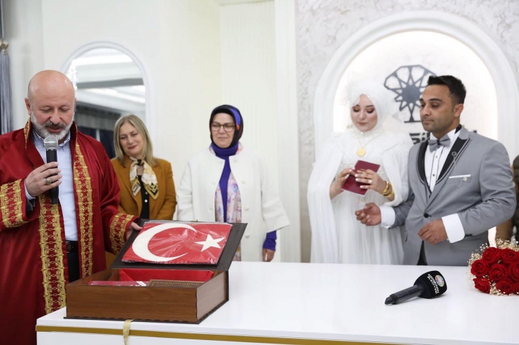 GENÇ ÇİFT,  MUTLULUĞA KOCASİNAN’IN YENİ NİKAH SALONU’NDA ‘EVET’ DEDİ