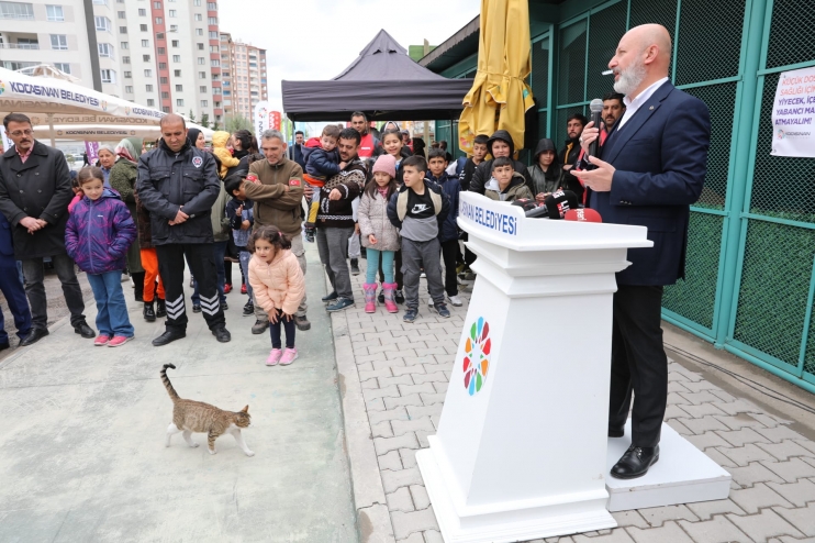 KAYSERİ’DE İLK OLAN SEVİMLİ PATİLER İÇİN ‘KÜÇÜK DOSTLAR KEDİ KASABASI’ AÇILDI