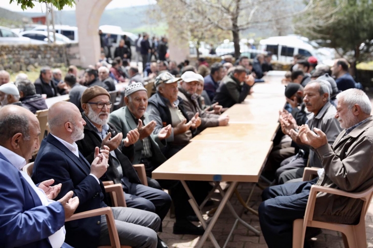 BAŞKAN ÇOLAKBAYRAKDAR, ŞÜKÜR SOFRASINDA VATANDAŞLARLA BİRLİKTE