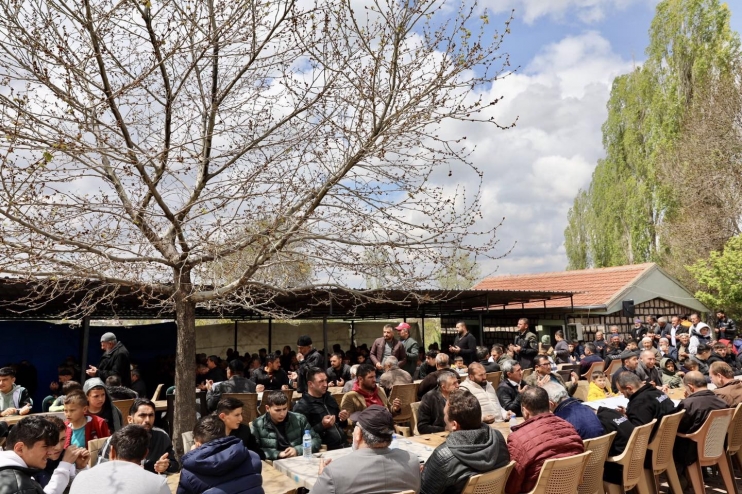 BAŞKAN ÇOLAKBAYRAKDAR, ŞÜKÜR SOFRASINDA VATANDAŞLARLA BİRLİKTE