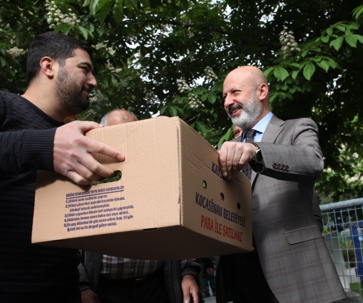 BAŞKAN ÇOLAKBAYRAKDAR’DAN ORGANİK DOMATES FİDESİ DAĞITIM ETKİNLİĞİNE DAVET