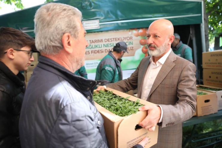 KOCASİNAN BELEDİYESİ’NİN ORGANİK DOMATES FİDESİNE VATANDAŞLARDAN BÜYÜK İLGİ