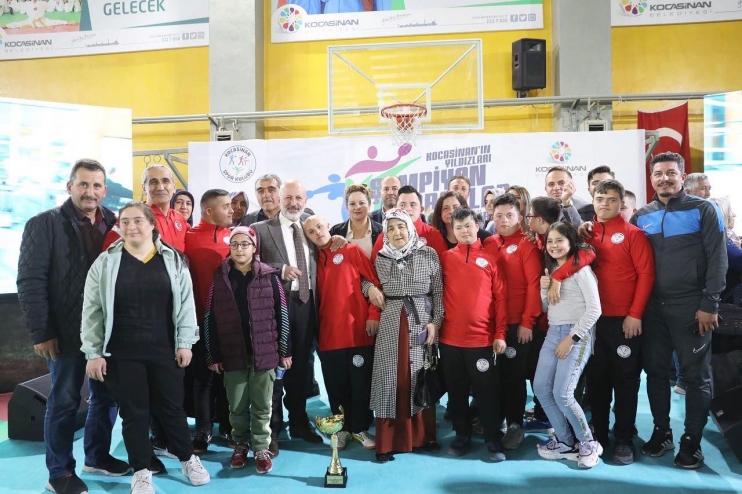 BAŞKAN ÇOLAKBAYRAKDAR; “GENÇLERİ, HİZMETLERİMİZLE BÜYÜK VE GÜÇLÜ TÜRKİYE’YE HAZIRLIYORUZ”