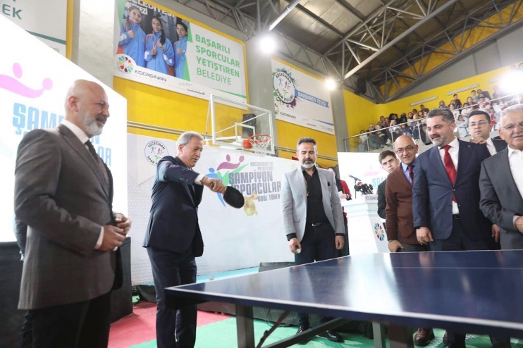 BAŞKAN ÇOLAKBAYRAKDAR; “GENÇLERİ, HİZMETLERİMİZLE BÜYÜK VE GÜÇLÜ TÜRKİYE’YE HAZIRLIYORUZ”