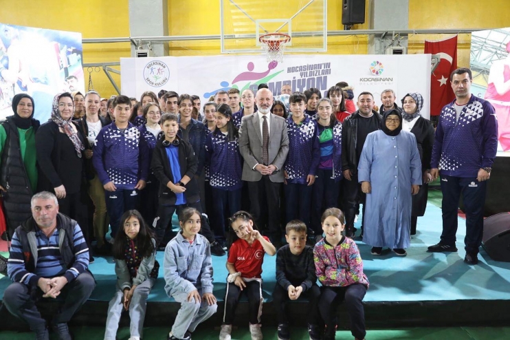 BAŞKAN ÇOLAKBAYRAKDAR; “GENÇLERİ, HİZMETLERİMİZLE BÜYÜK VE GÜÇLÜ TÜRKİYE’YE HAZIRLIYORUZ”