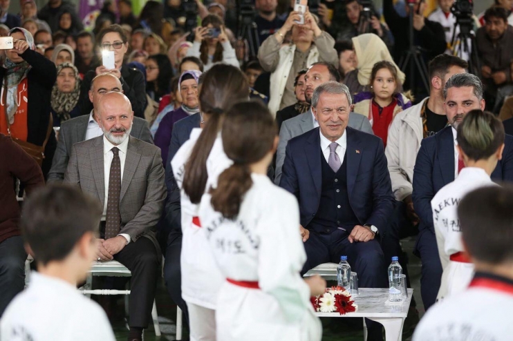 BAŞKAN ÇOLAKBAYRAKDAR; “GENÇLERİ, HİZMETLERİMİZLE BÜYÜK VE GÜÇLÜ TÜRKİYE’YE HAZIRLIYORUZ”