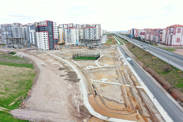 BAŞKAN ÇOLAKBAYRAKDAR; “HEDEF; YEŞİL ALANDA KİŞİ BAŞINA DÜŞEN 18 METREKARE İLE REKORU YENİLEMEK”
