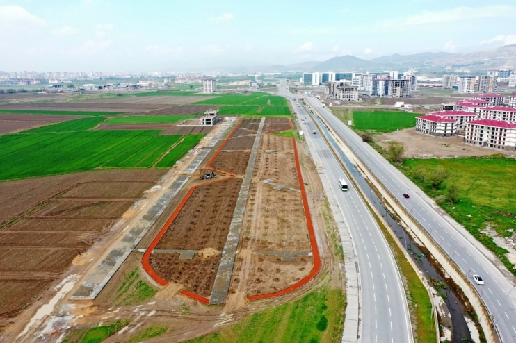 BAŞKAN ÇOLAKBAYRAKDAR; “HEDEF; YEŞİL ALANDA KİŞİ BAŞINA DÜŞEN 18 METREKARE İLE REKORU YENİLEMEK”