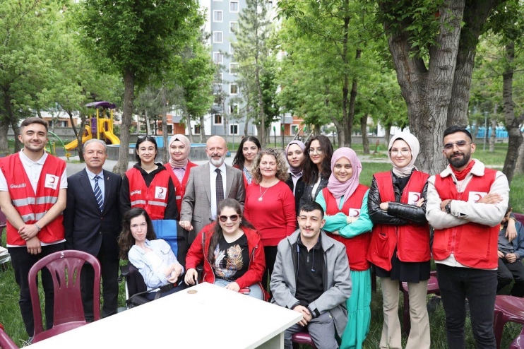 BAŞKAN ÇOLAKBAYRAKDAR, ENGELLİLER HAFTASINDA GÖNÜLLERE DOKUNDU